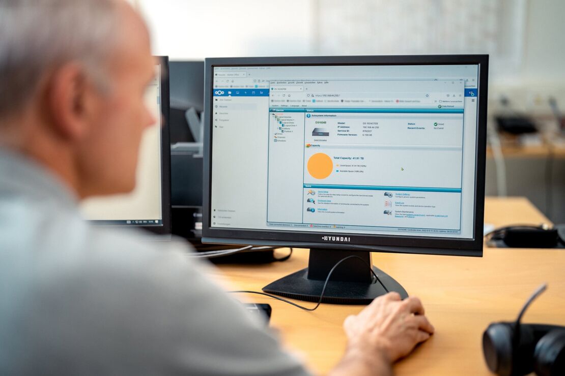 Kapazitäten im Support Vertrauen Sie unserer Kompetenz im Bereich Server und Storage. Wir halten Ihre Systeme sauber und vor allem am Laufen Support-Abteilung täglich professionellen Vor-Ort-Serviceplan DACH-Region innerhalb von vier Stunden TechnischerService